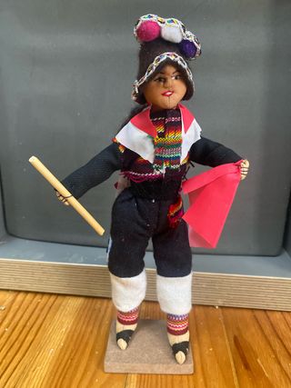 Muñeco Pujllay artesanal con quena
hecho a mano