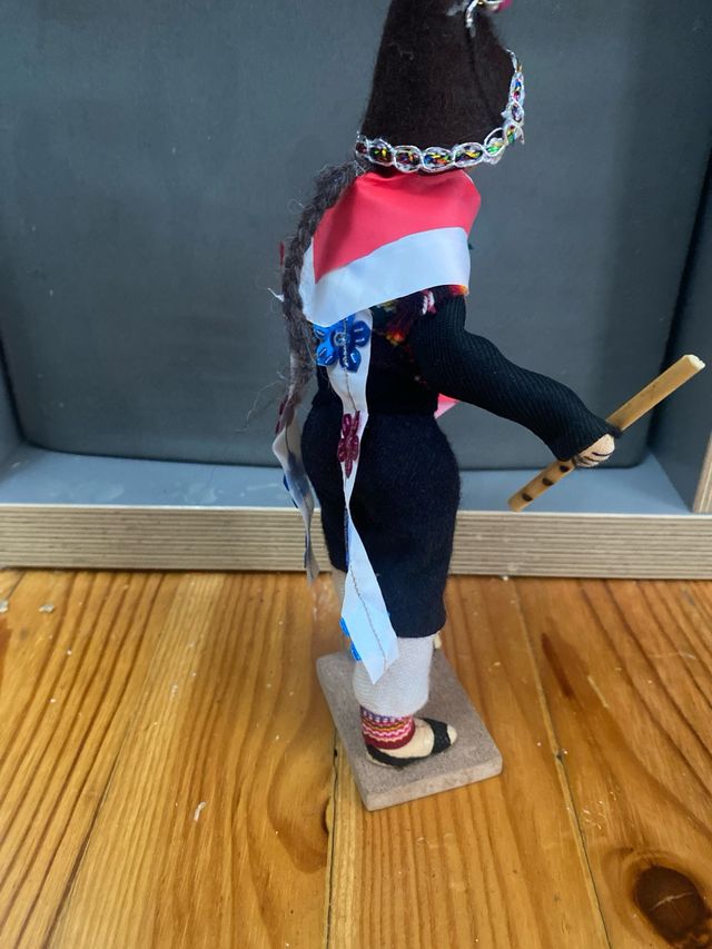 Muñeco Pujllay artesanal con quena
hecho a mano