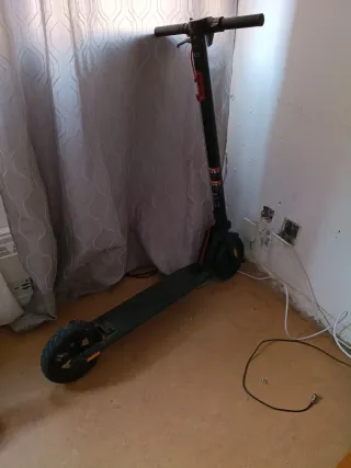 Patinete eléctrico negro