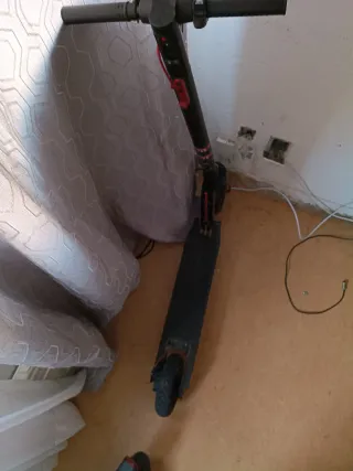 Patinete eléctrico negro