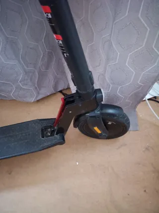 Patinete eléctrico negro