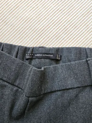 Pantalón Zara gris con ribete negro
