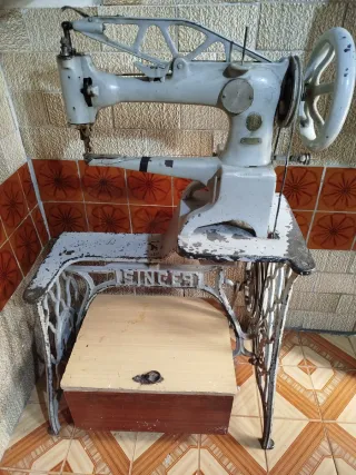 Máquina de coser zapatero Singer antigua