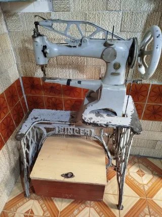 Máquina de coser zapatero Singer antigua