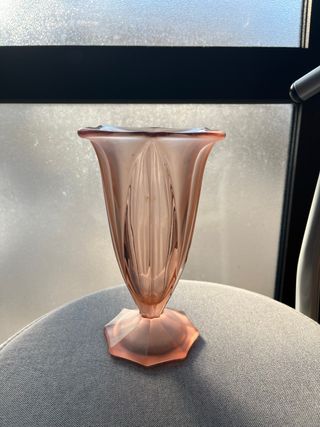 Vaso di vetro rosa