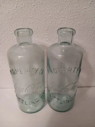 2 Vecchie Bottiglie di Coca-Cola
