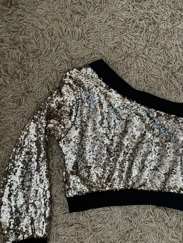 Top fiesta lentejuelas un hombro