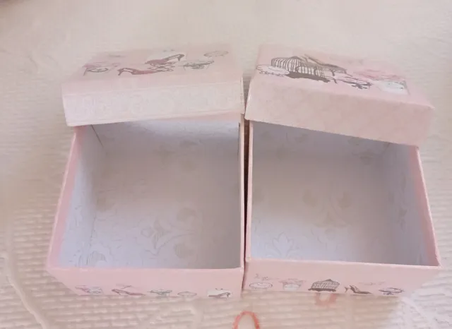 Cajitas decorativas rosas y negras