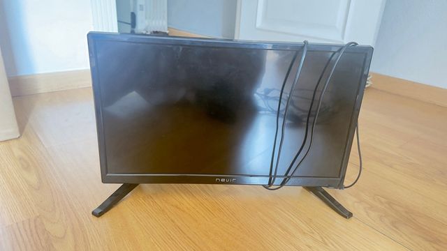 Televisor Nervir 46 cm con mando de 21 pulgadas