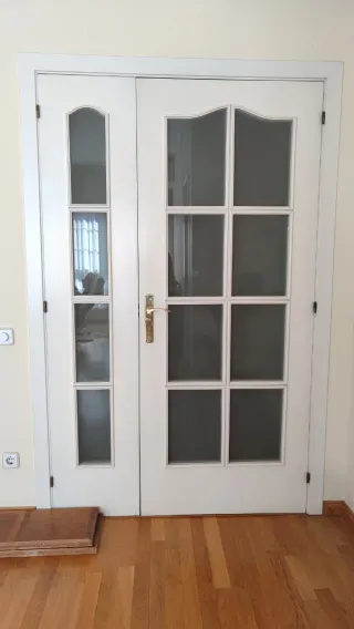Puerta blanca estilo años 90