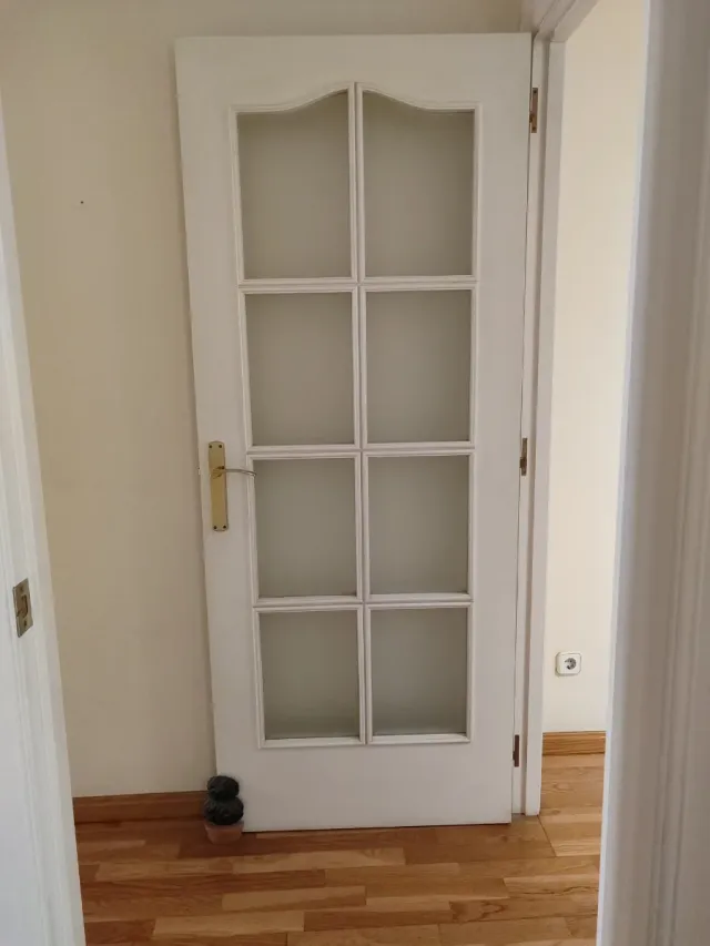 Puerta blanca estilo años 90