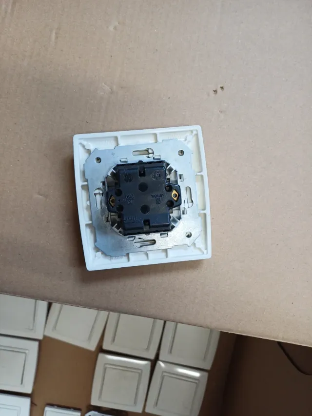 Interruptores de luz SIMON 13 ud