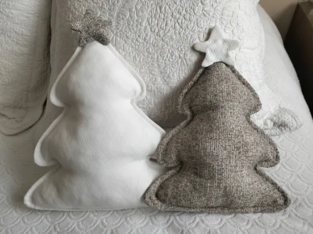 2 Cojines navideños en forma de árbol de navidad