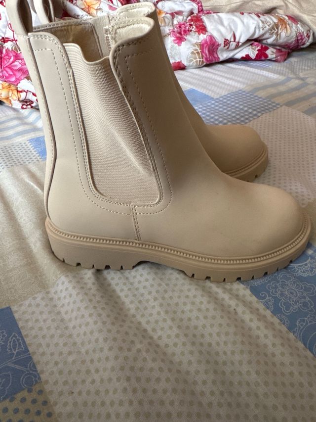 Botas beige talla 33-34