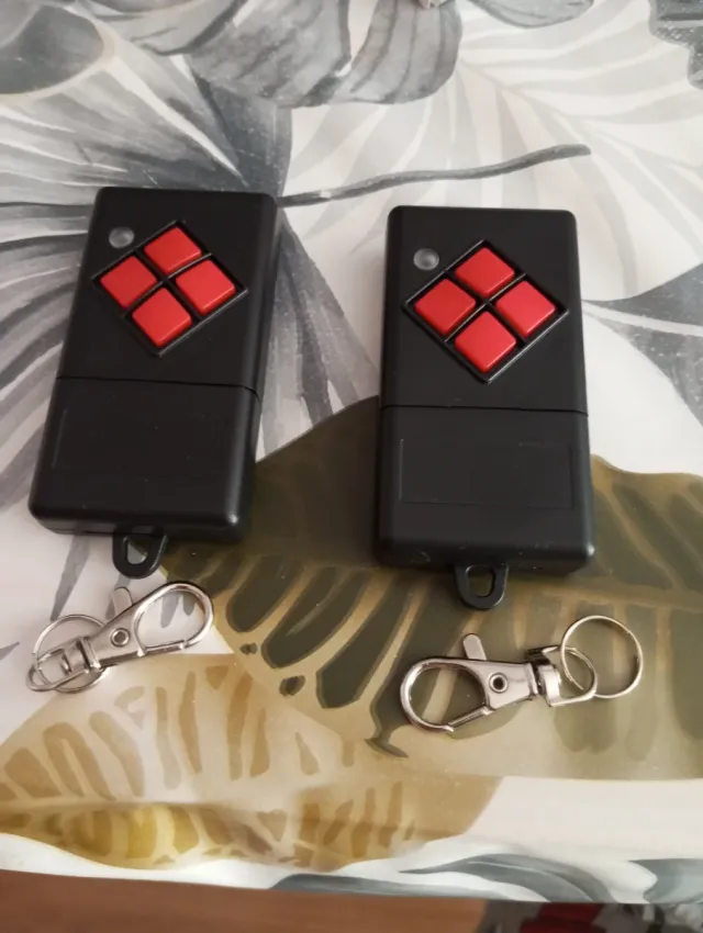 2 Mandos Garaje/Portón (Pilas Incluidas)