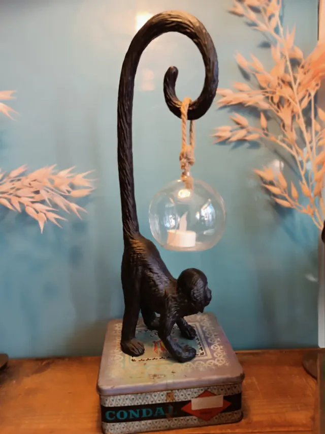 Candelabro Mono Negro con Bola Transparente