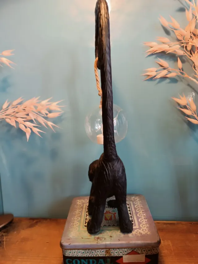 Candelabro Mono Negro con Bola Transparente