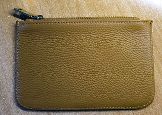 Cartera de mano piel con inicial A