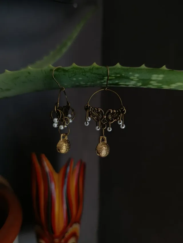 Pendientes hechos a mano ornamentales