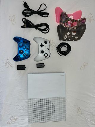 Xbox One S All Digital + 2 mandos