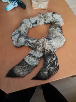 Fular de pelo marrón y gris