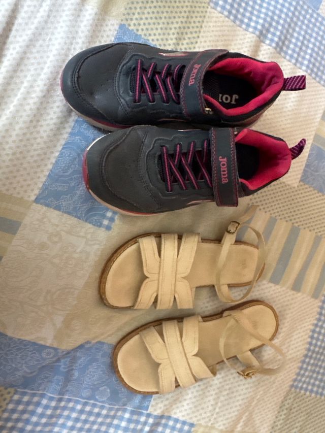 Zapatos y sandalias infantiles 5€ los dos pares
