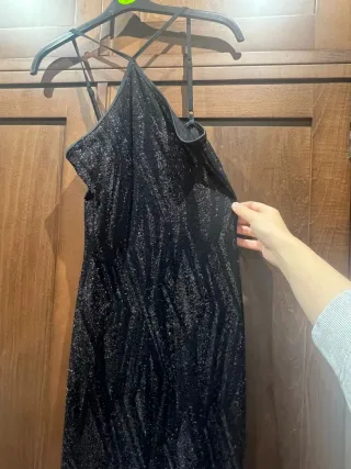 Vestido fiesta NA-KD negro