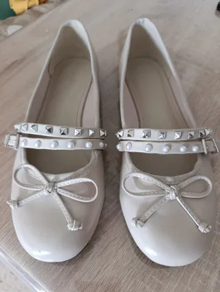 Merceditas beige talla 37 sin estrenar