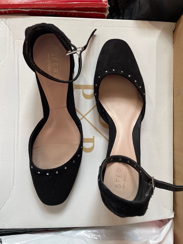 Bailarinas negras con tachuelas