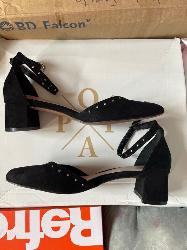 Bailarinas negras con tachuelas