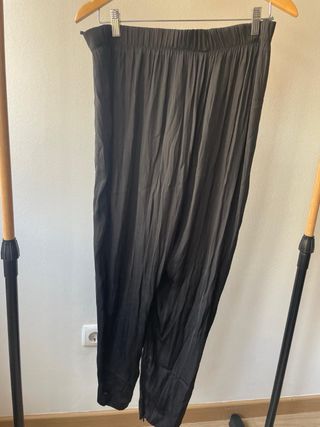 Calças finas pretas Benetton tam 40