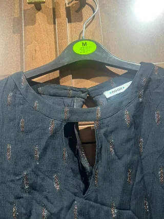 Vestido fiesta negro con detalles dorados