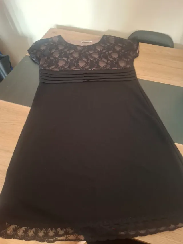 Vestido de fiesta negro con encaje