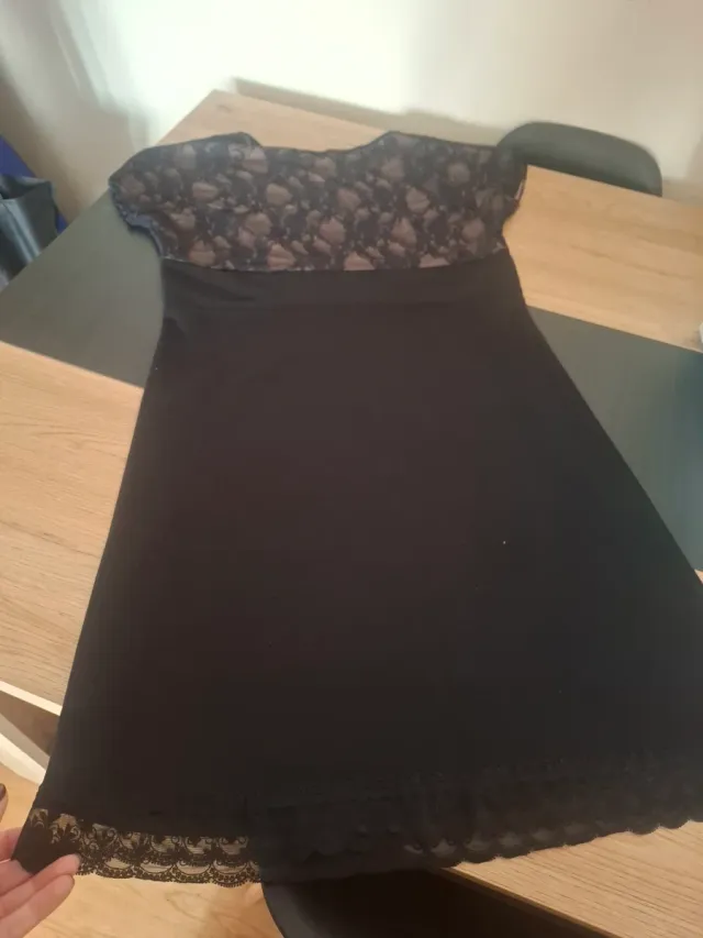 Vestido de fiesta negro con encaje