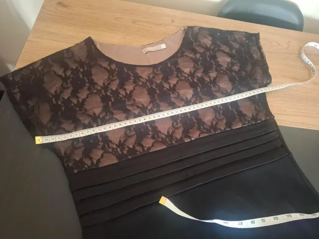 Vestido de fiesta negro con encaje