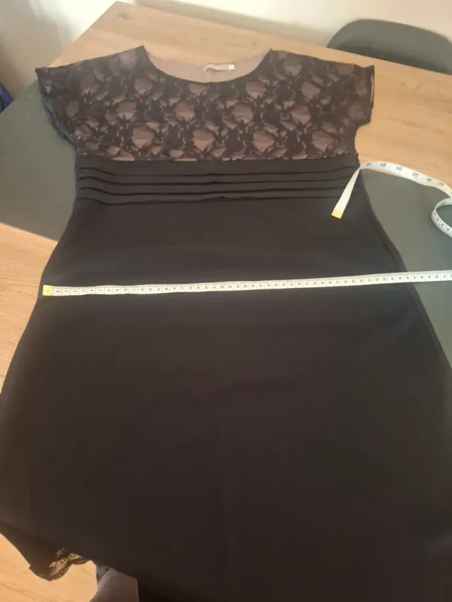 Vestido de fiesta negro con encaje