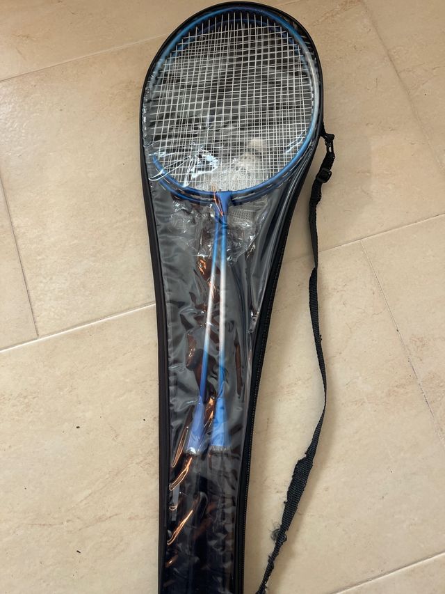 Raqueta de bádminton con funda