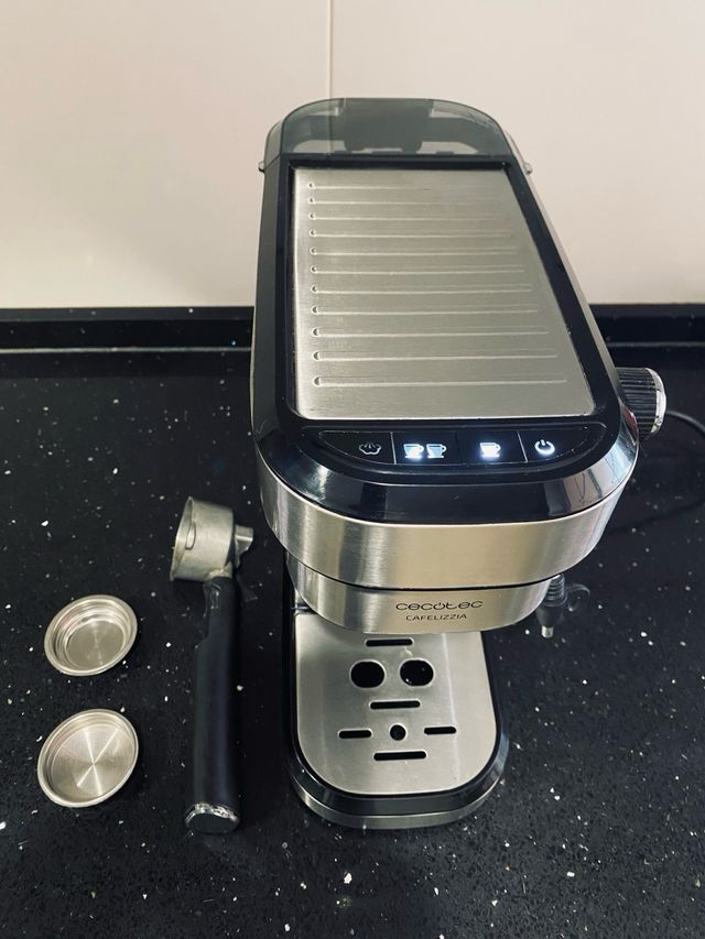 Cafetera Cecotec Cumbia- Cafelizzia 790 Steel