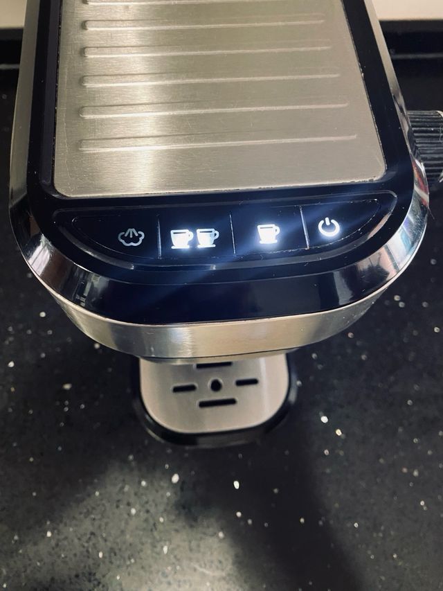 Cafetera Cecotec Cumbia- Cafelizzia 790 Steel