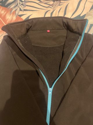 Chaqueta deportiva con bolsillos interiores