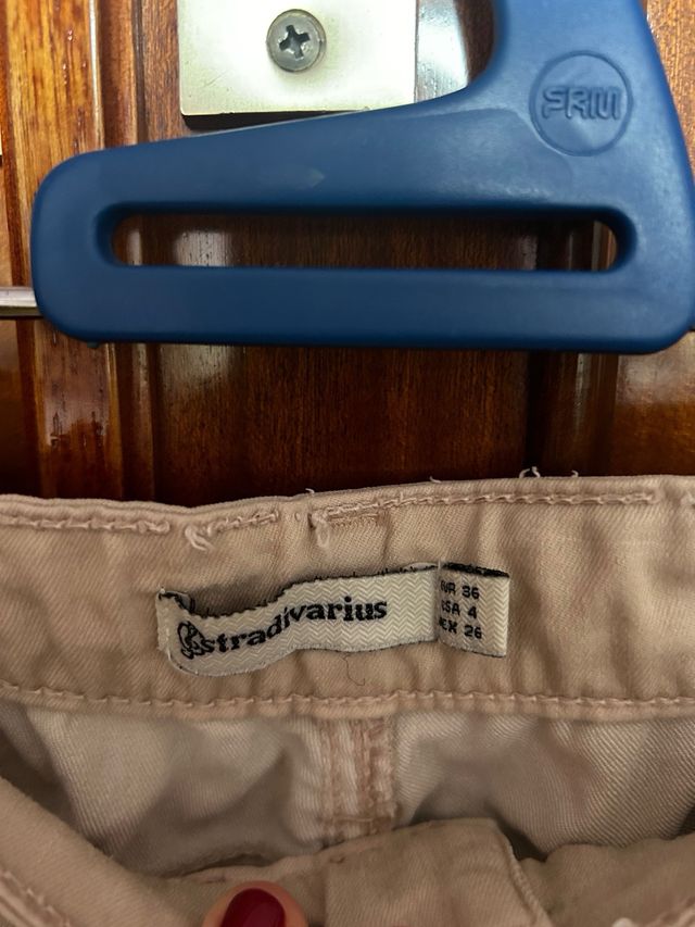 Pantalones beige largos