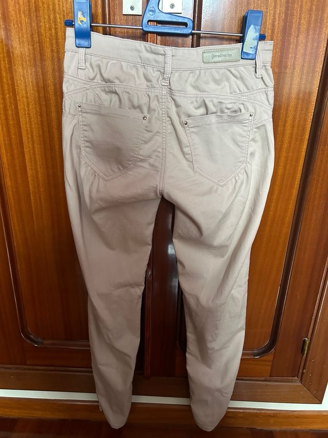 Pantalones beige largos