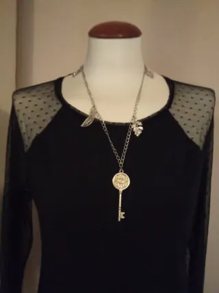 Collana lunga con ciondolo chiave