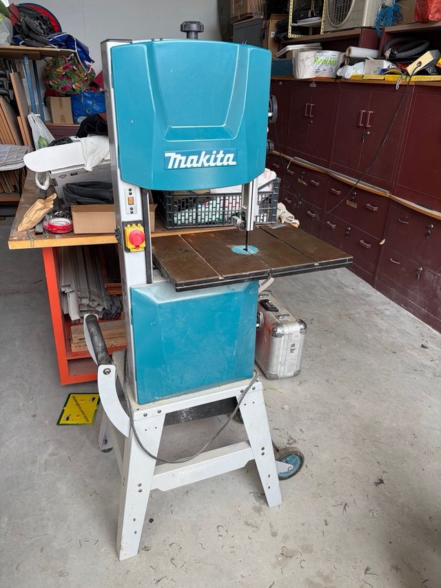 Sierra de Cinta Makita LB1200F 305mm