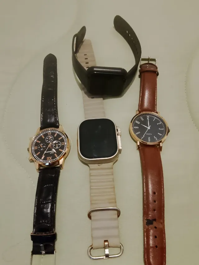 Lote de 4 relojes dos son pulseras inteligente