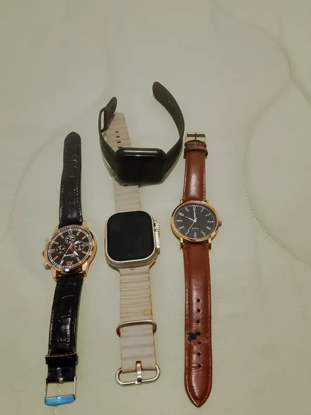Lote de 4 relojes dos son pulseras inteligente