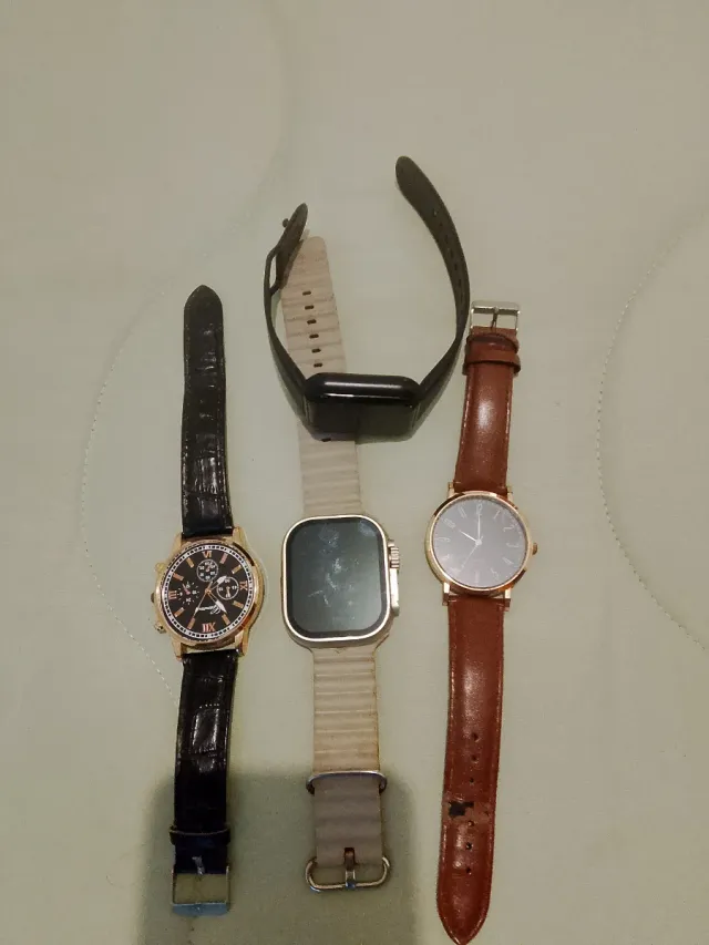 Lote de 4 relojes dos son pulseras inteligente