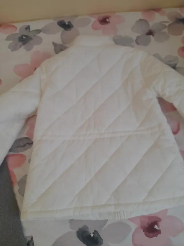 Chaqueta acolchada blanca nueva