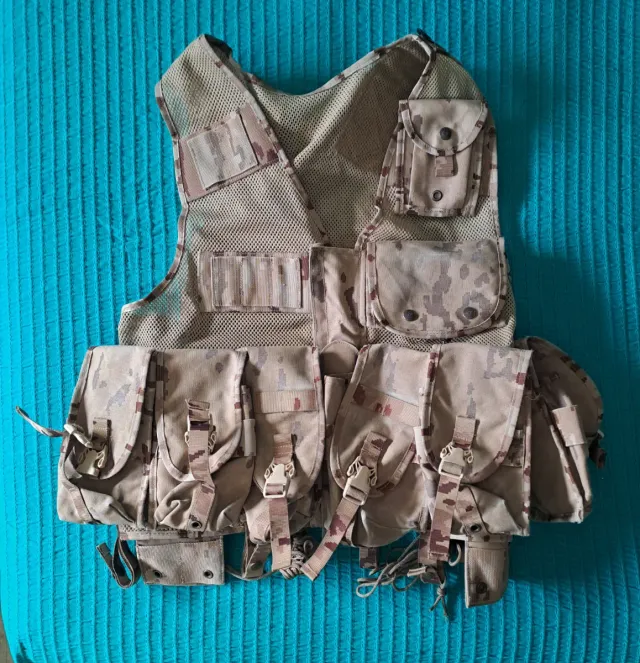 Chaleco táctico árido pixelado