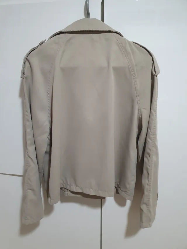 Gabardina corta beige mujer